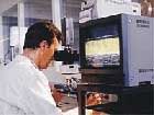 Stereomikroskop med skjerm og farveskriver